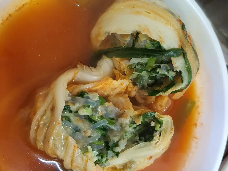 반으로 가른 김치만두 속