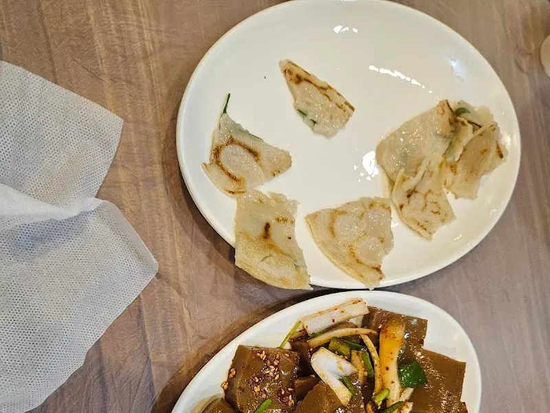 먹음직스러운 감자전 조각