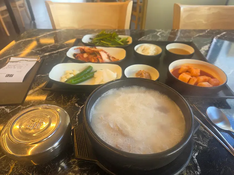 국밥과 반찬 한 상 차림