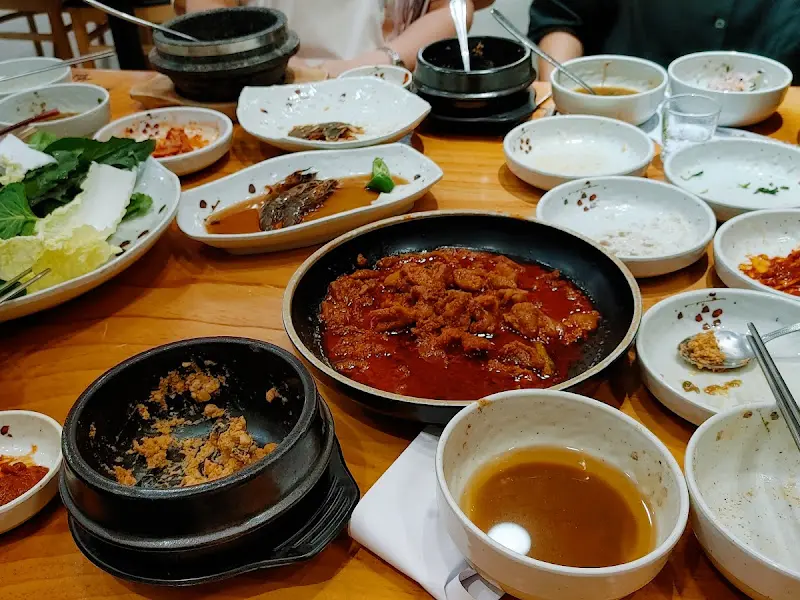 제육볶음과 쌈 채소