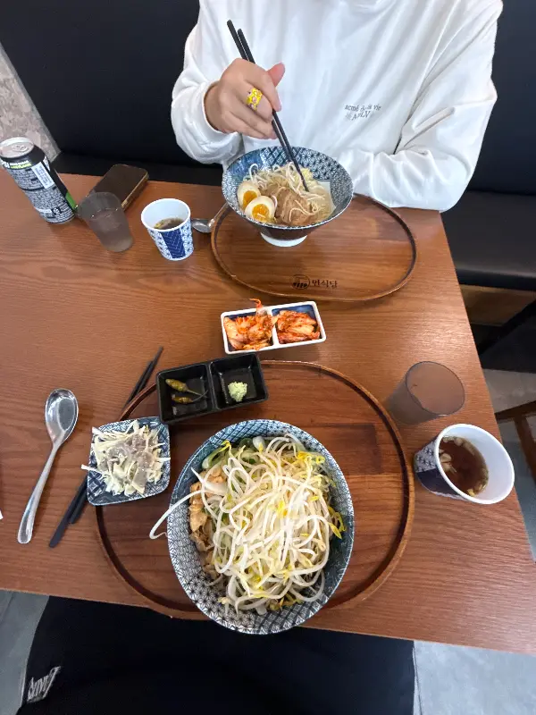 깔끔한 테이블 세팅