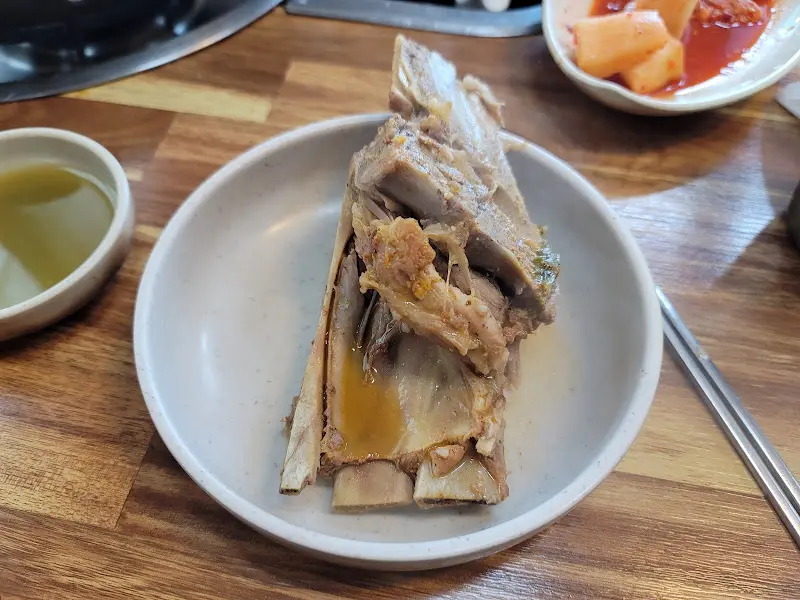 뼈에 붙은 살코기