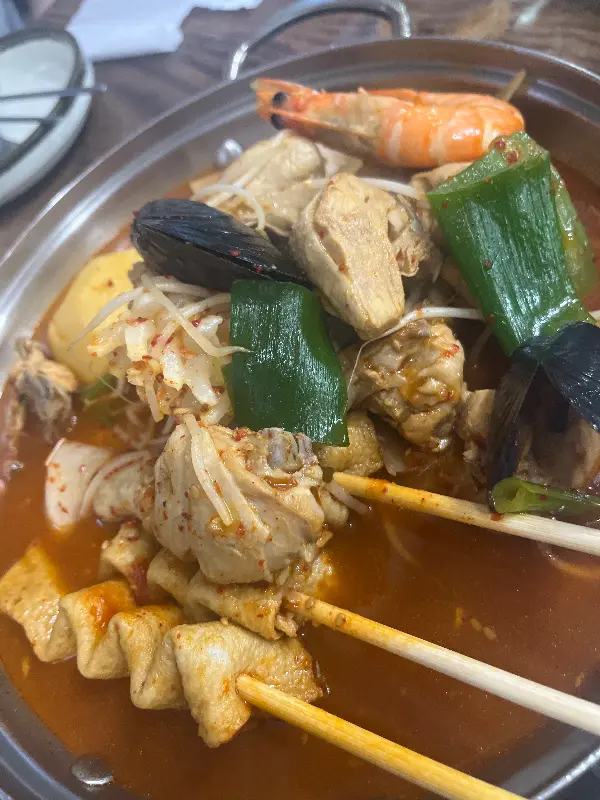 닭볶음탕에 들어간 어묵꼬치