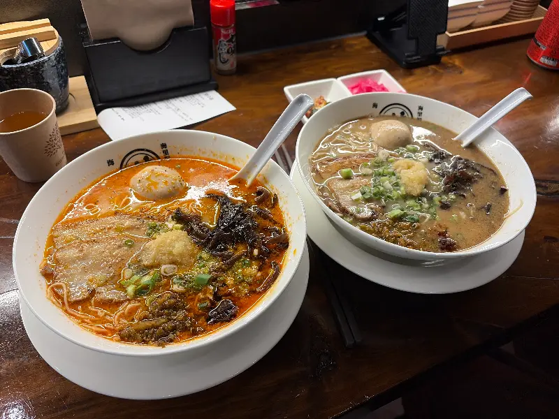 돈코츠 라멘과 쿠마모토 라멘