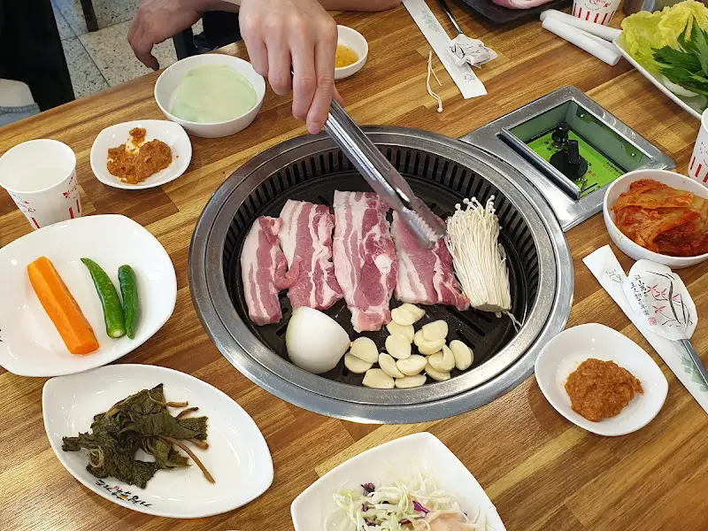 삼겹살 굽는 모습