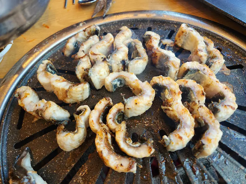 불판 가득 채운 장어