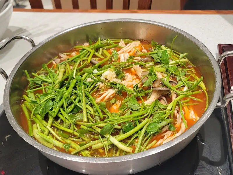 보글보글 끓고 있는 칼국수