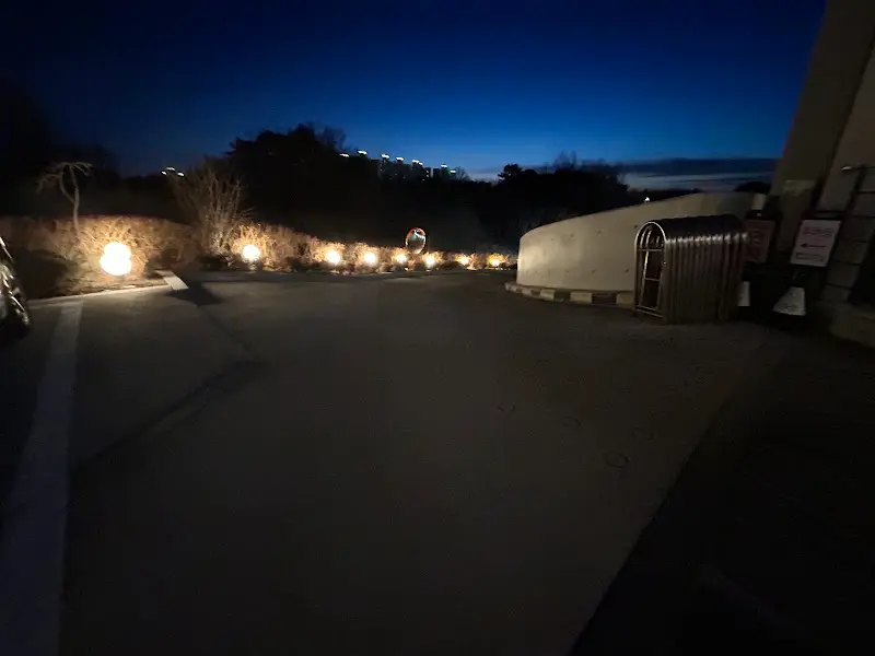 저녁 노을이 아름다운 레스토랑 외부