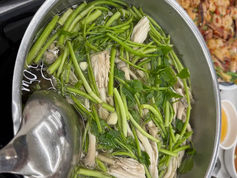 차돌박이, 미나리, 버섯, 칼국수, 김치, 파전