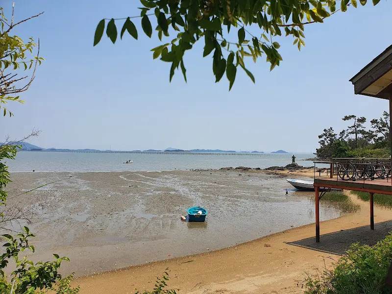 왕바위식당 앞 바다