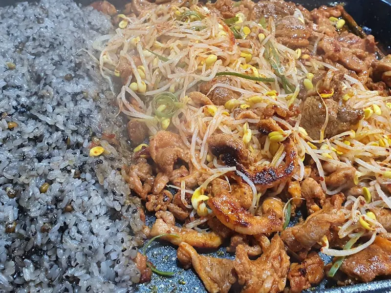 맛있게 익어가는 오리 주물럭