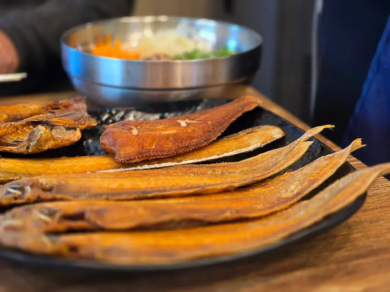 모듬 생선구이와 꼬막 비빔밥