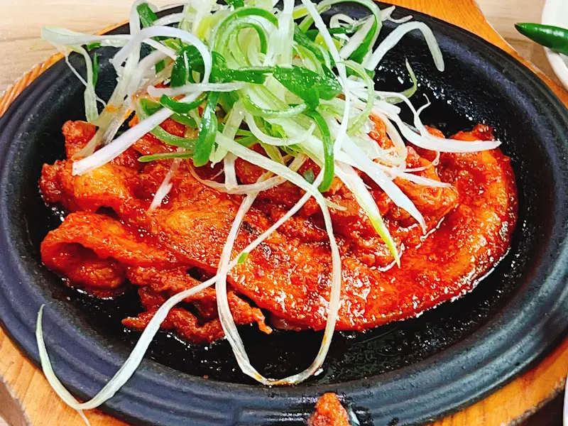 윤기 좔좔 흐르는 제육 볶음