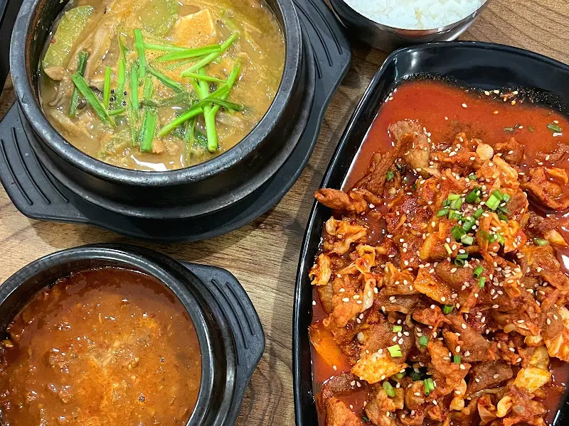 윤기가 자르르 흐르는 제육볶음