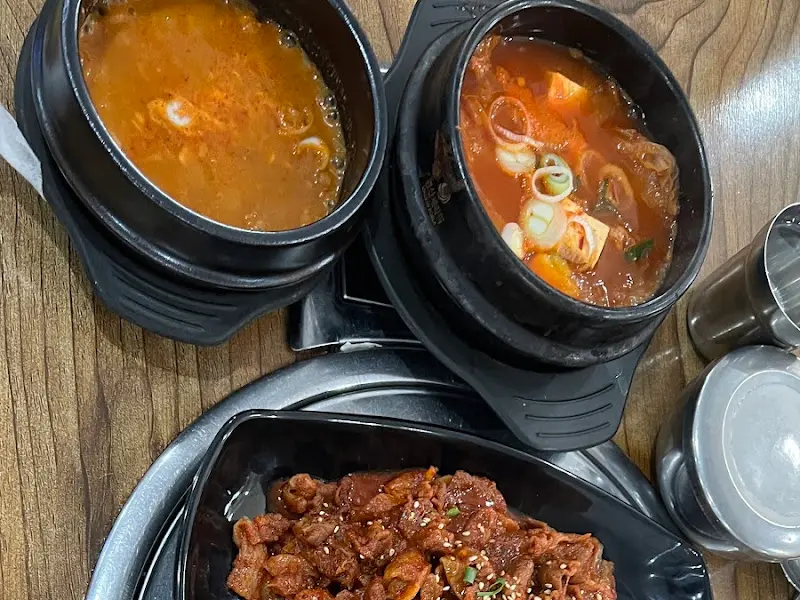 김치찌개와 우렁된장찌개