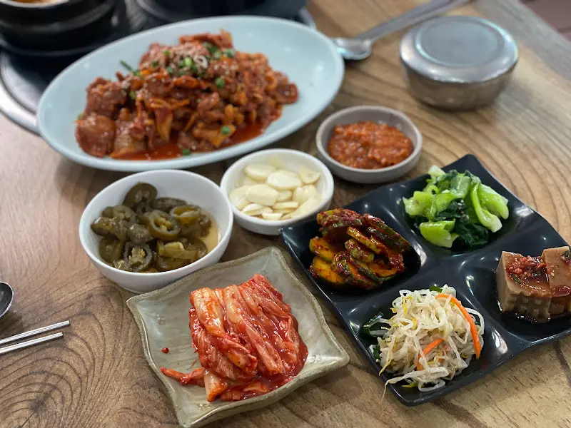 다양한 밑반찬들