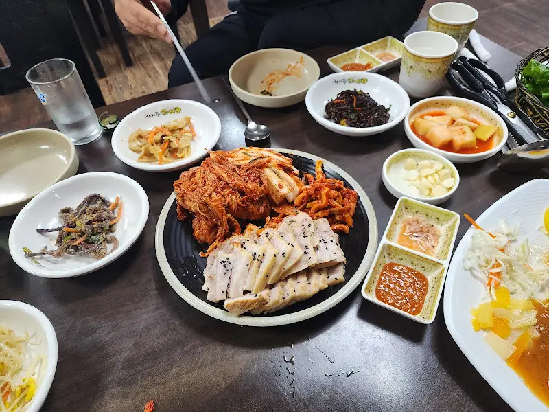 보쌈과 김치 한 상 차림