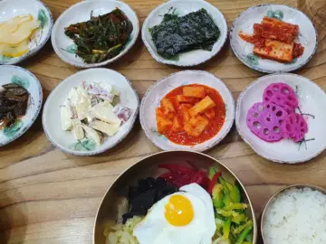 꽃길 따라 숨겨진 울산 한정식 맛집, 오늘도 혼밥 성공!