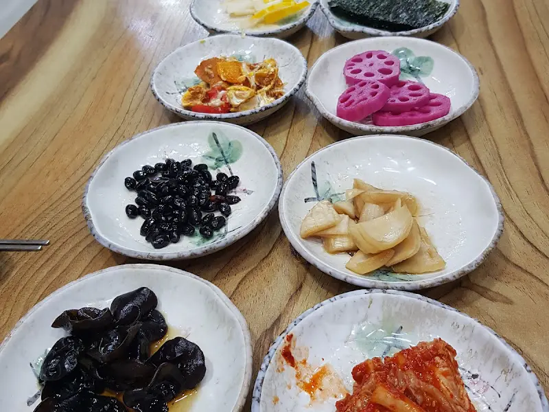 정갈한 밑반찬들