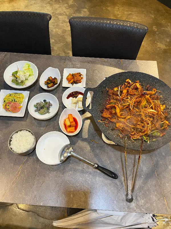 매콤한 오징어 두루치기