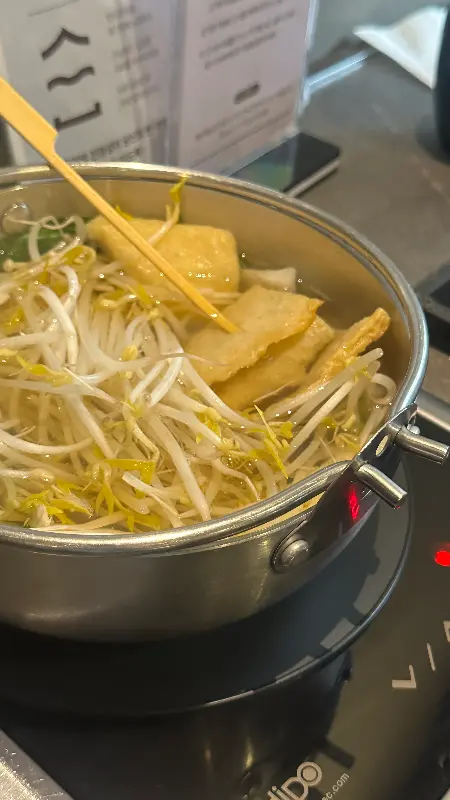 칼국수를 넣어 끓인 모습