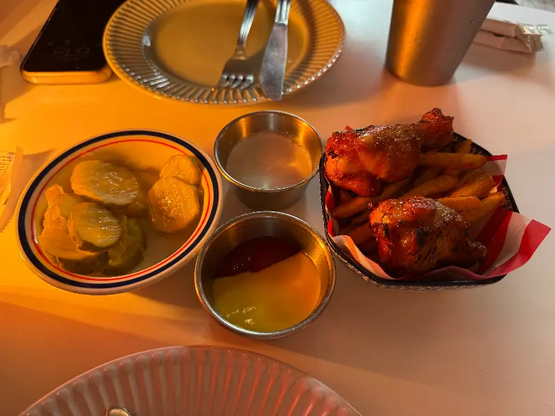 윙봉과 감자튀김