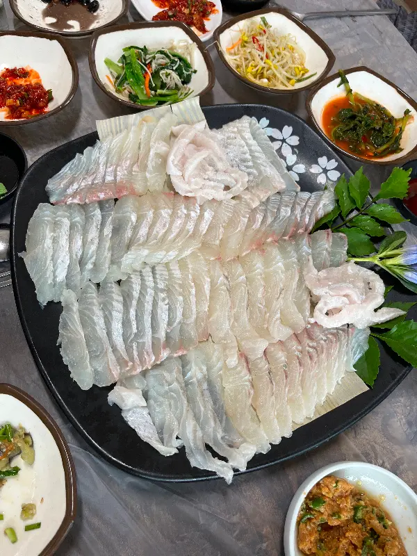 광어회 한 상 차림