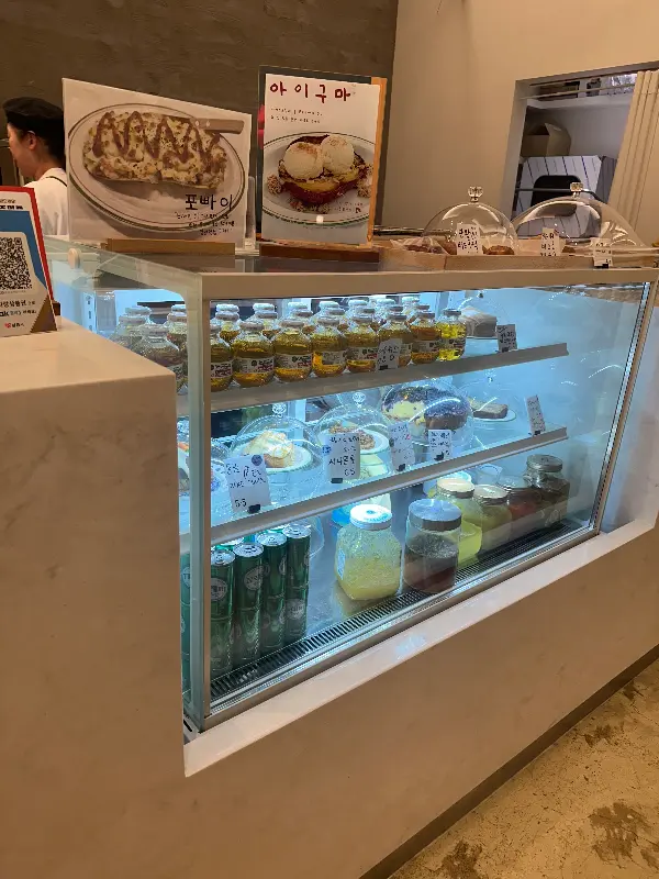 쇼케이스 속 디저트