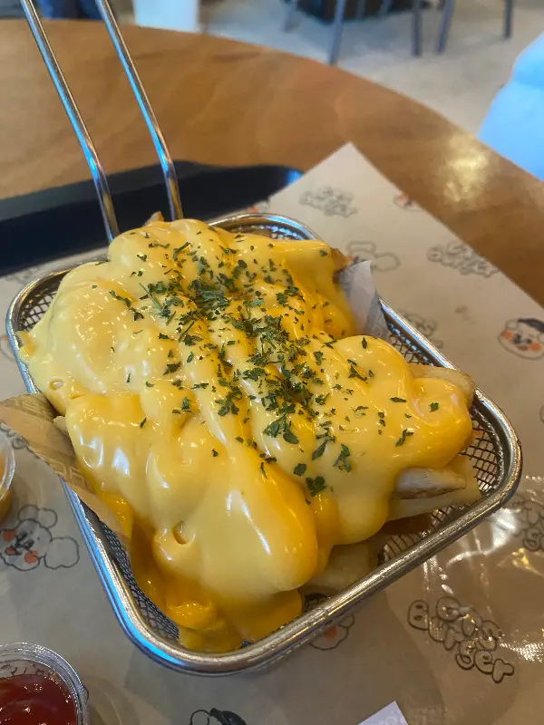 체다 치즈 감자튀김