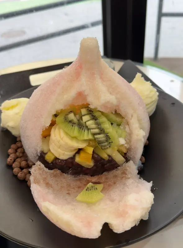 마늘빙수 속 과일