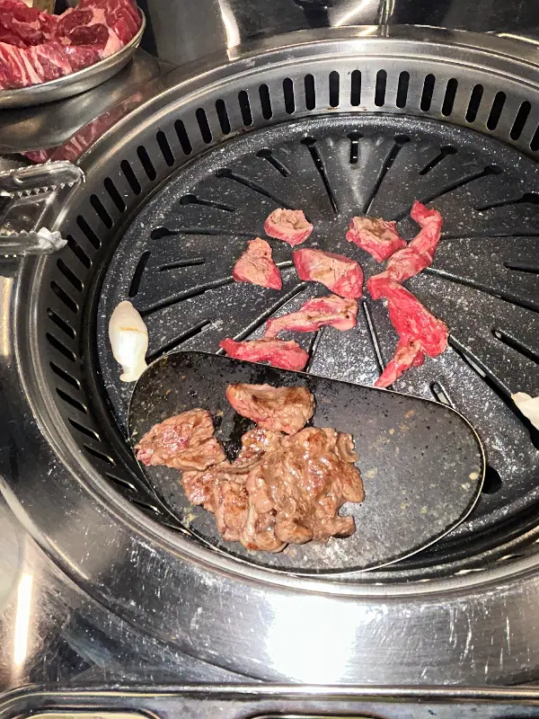 깔끔하게 정돈된 테이블 세팅