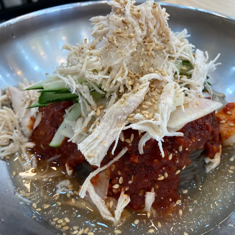 이관복 명장냉면의 기름냉면 클로즈업