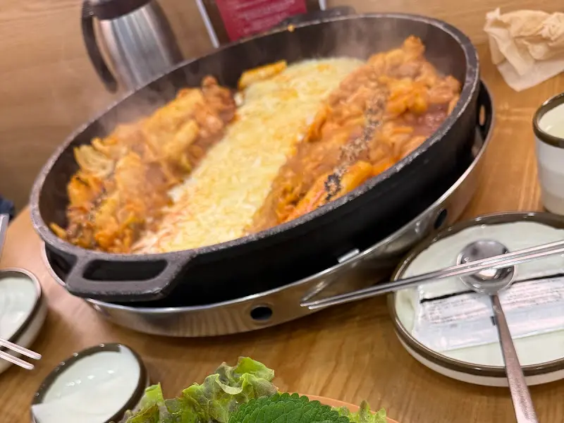 닭갈비와 치즈의 조합