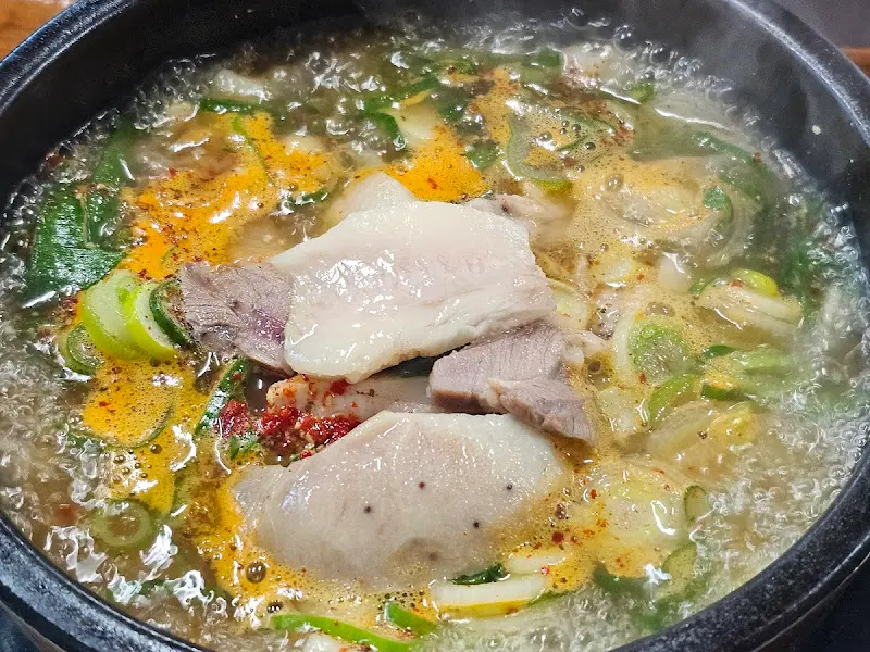보글보글 끓는 순대국밥