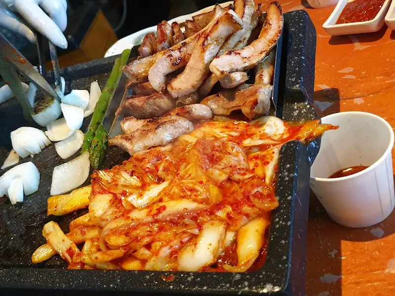 직원이 구워주는 삼겹살