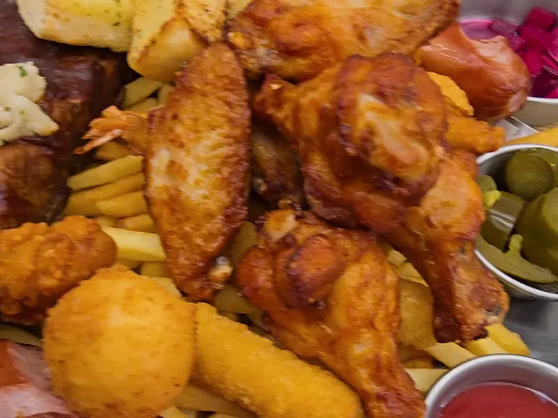 몬스터 패밀리 플레이트 근접 사진