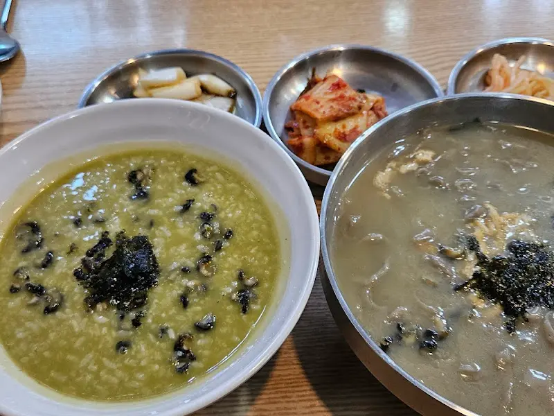 보말칼국수와 밑반찬