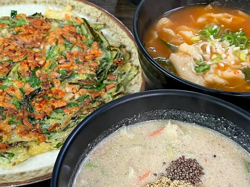 수제비, 부추전, 김치수제비