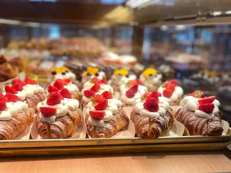 베비에르 딸기 크루아상