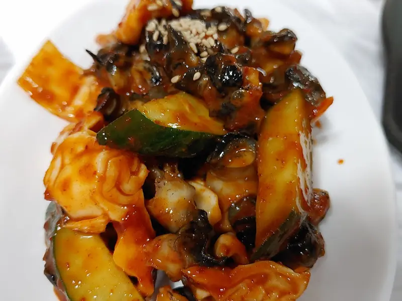 매콤한 우렁이 초무침