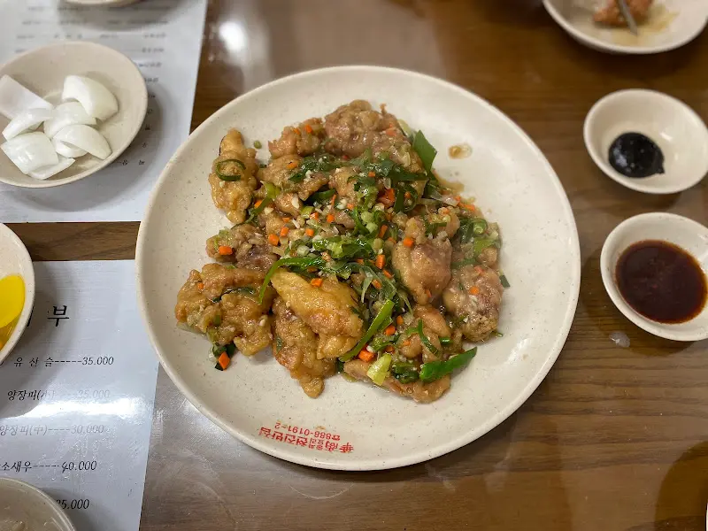 천진반점 깐풍기: 닭다리살만을 사용해 촉촉하고 부드럽다.