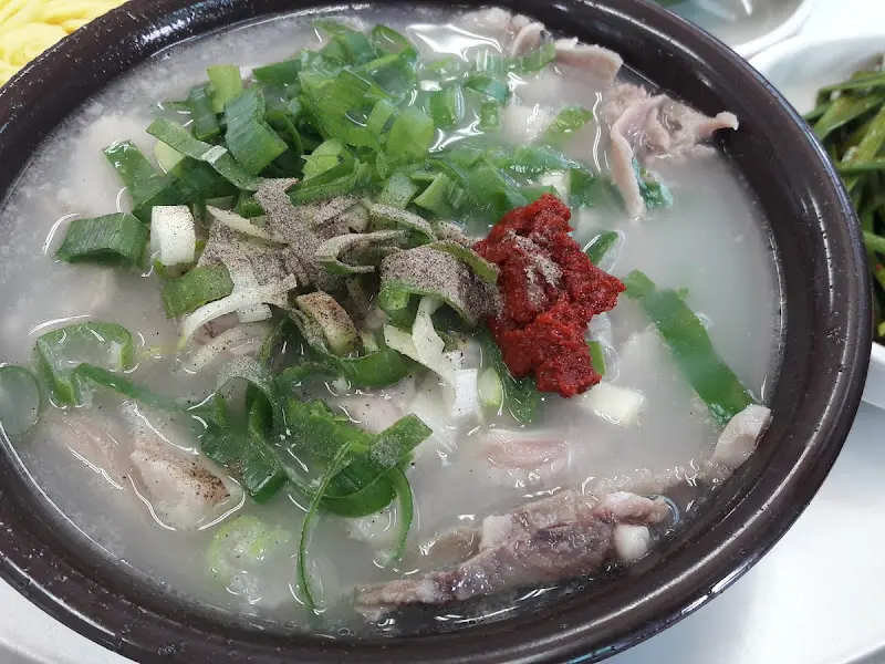 돼지국밥 전체샷