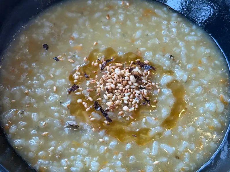 고소함이 가득한 등나무가든 전복죽