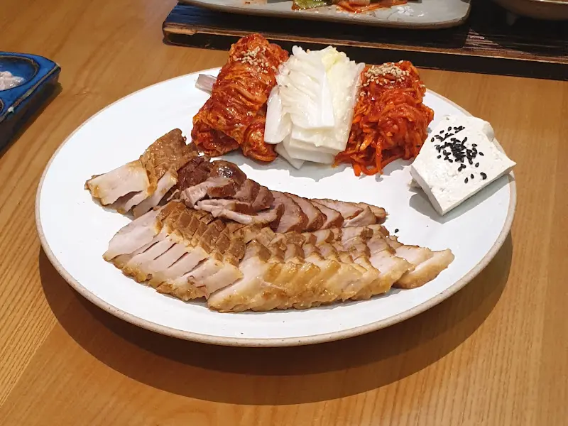 보쌈과 젓갈의 환상적인 조합