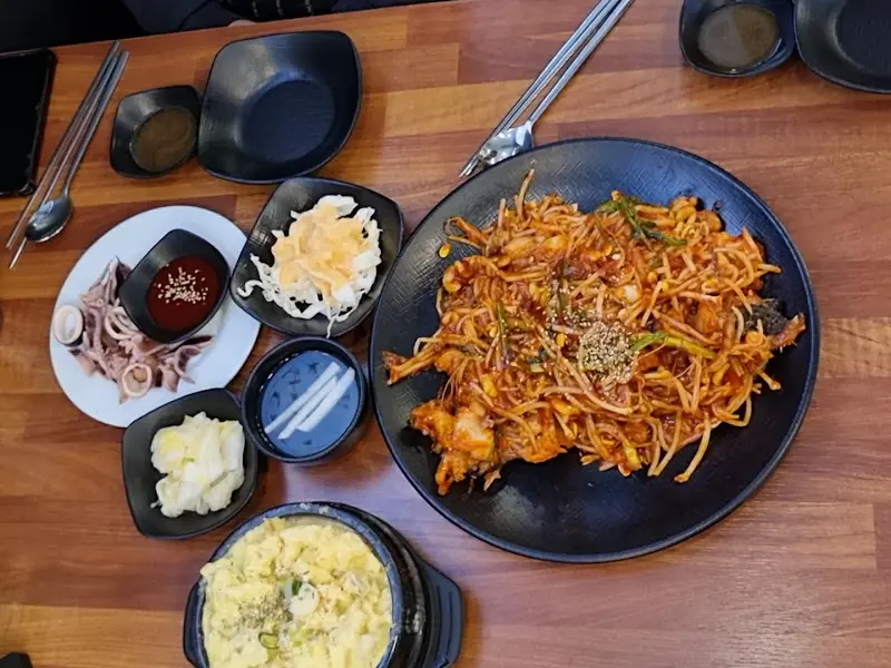 아구찜과 오징어 숙회