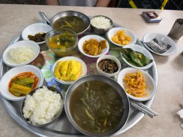 추억이 몽글몽글, 보령 중앙시장 골목 안 ‘인정식당’에서 맛보는 시골 할머니 밥상같은 푸근한 백반 맛집