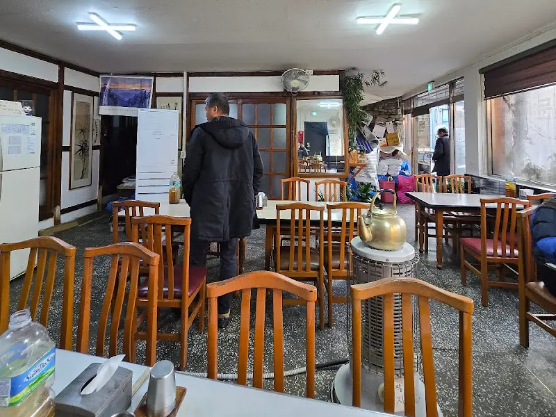 정겨운 분위기의 식당 내부