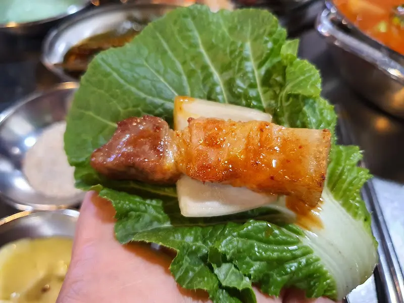 다양한 조합으로 즐기는 근고기 쌈