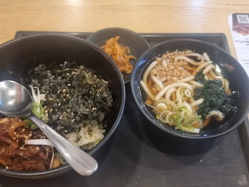 소고기 독버섯 덮밥과 옛날우동