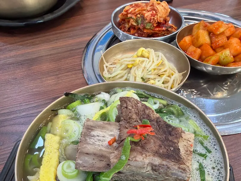 갈비탕과 밑반찬